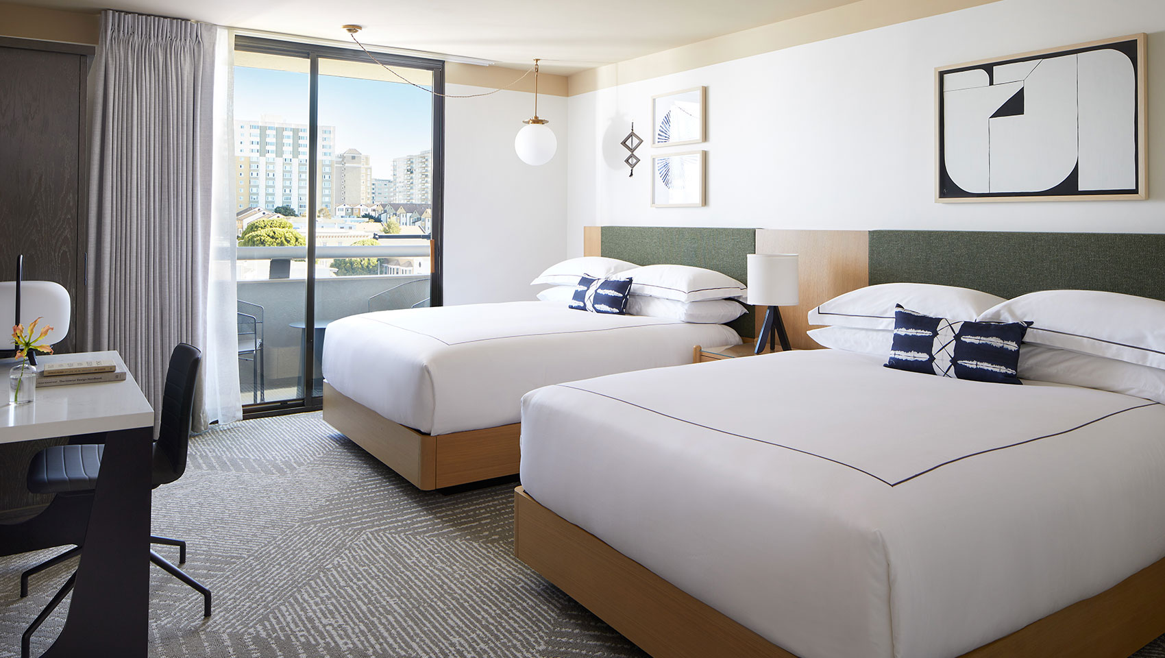 2 Queen room and desk with city view at Enso